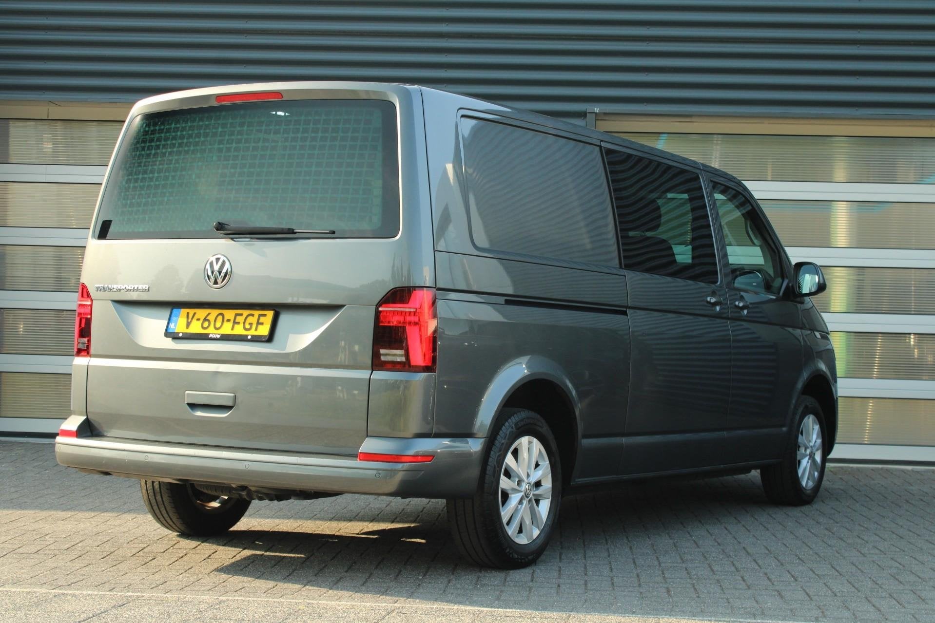 Volkswagen Transporter 2.0 TDI 150pk L2H1 30 DC Highline | 5, Auto's, Voorwielaandrijving, 12 maanden, Stof, Gebruikt