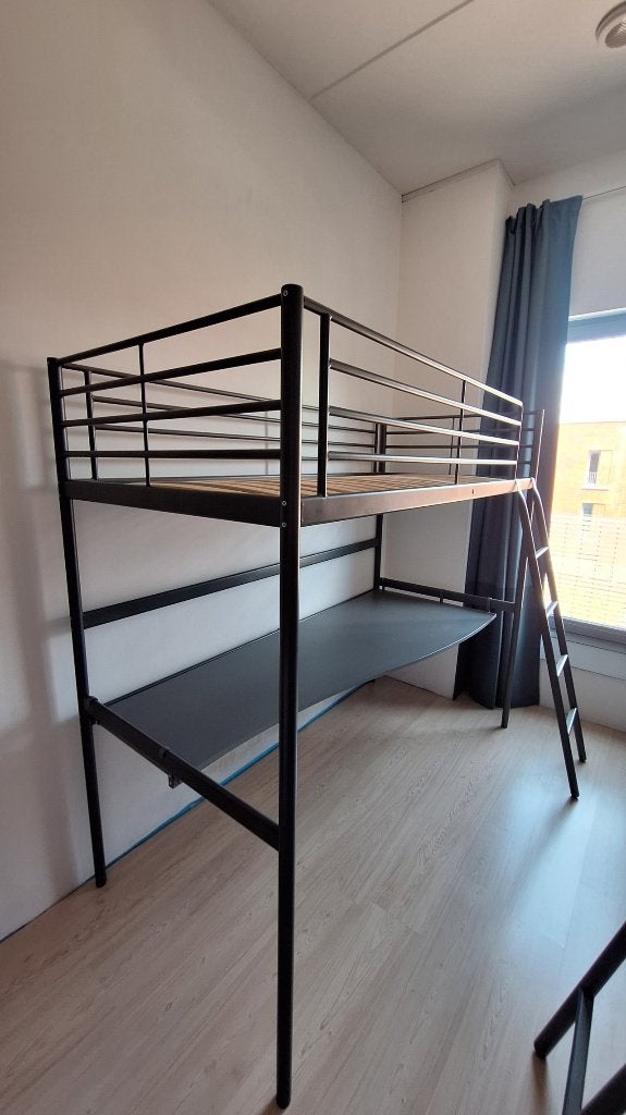 IKEA SVÄRTA hoogslaper inclusief bureau en lattenbodem, Ophalen, Gebruikt, Eenpersoons, 200 cm
