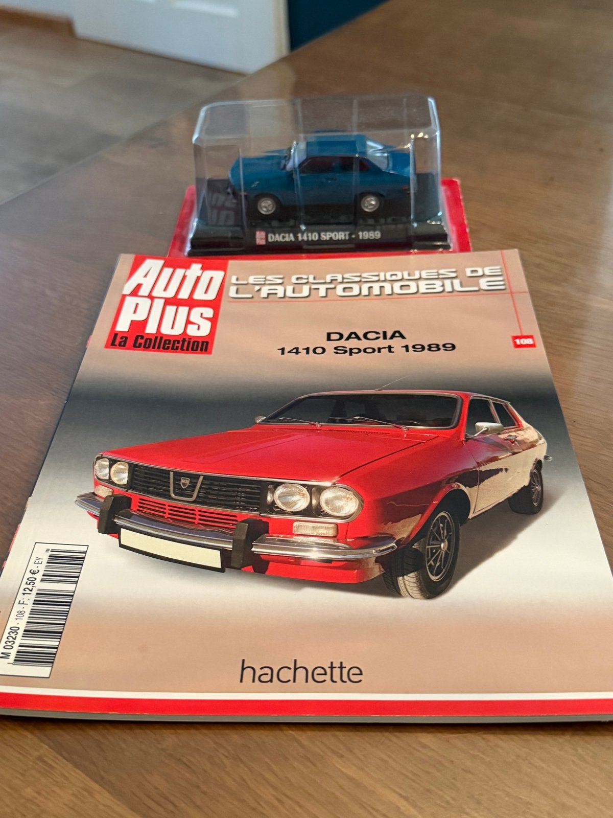 Dacia 1410 Sport 1989 modelauto met Auto Plus magazine, Ophalen of Verzenden, Nieuw, Auto, Overige merken