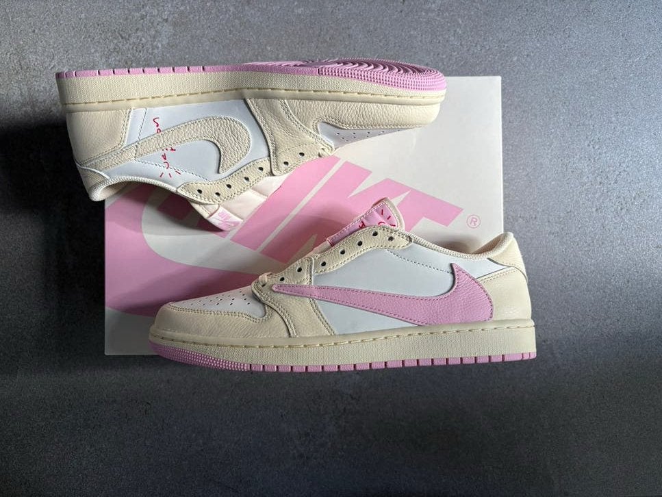 Nike Air Jordan 1 Low x Travis Scott Shy Pink Maat 44, Ophalen of Verzenden, Zo goed als nieuw, Overige kleuren