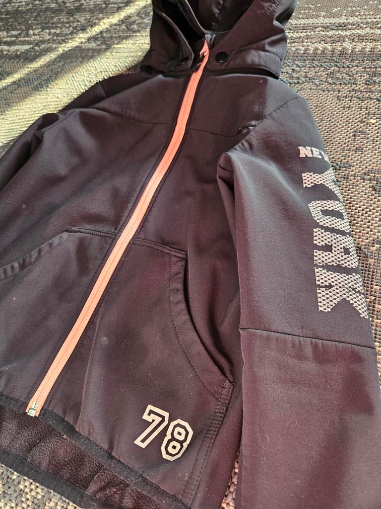 Softshell jas maat 134 - H&M, Kinderen en Baby's, Jongen of Meisje, H&M, Ophalen of Verzenden, Zo goed als nieuw