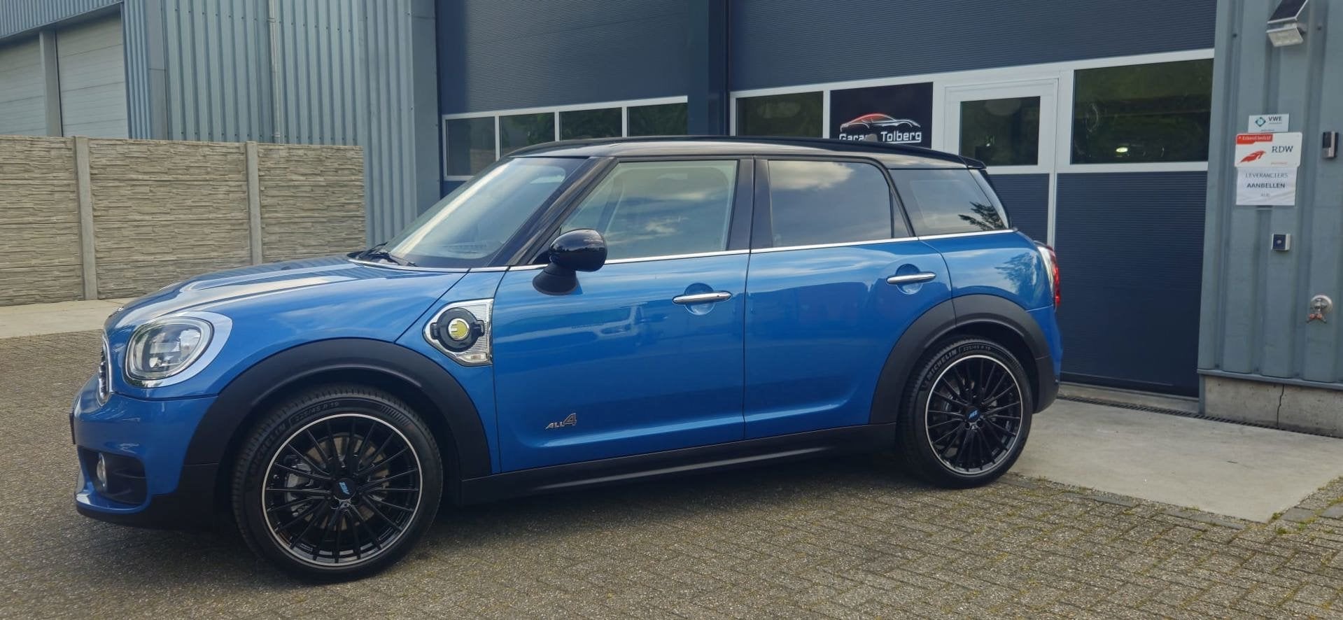 Mini Countryman 1.5 Cooper S E ALL4 Chili/ CARPLAY/ LUXE INT, Auto's, Mini, Dealer onderhouden, Gebruikt, Blauw, Leder en Stof