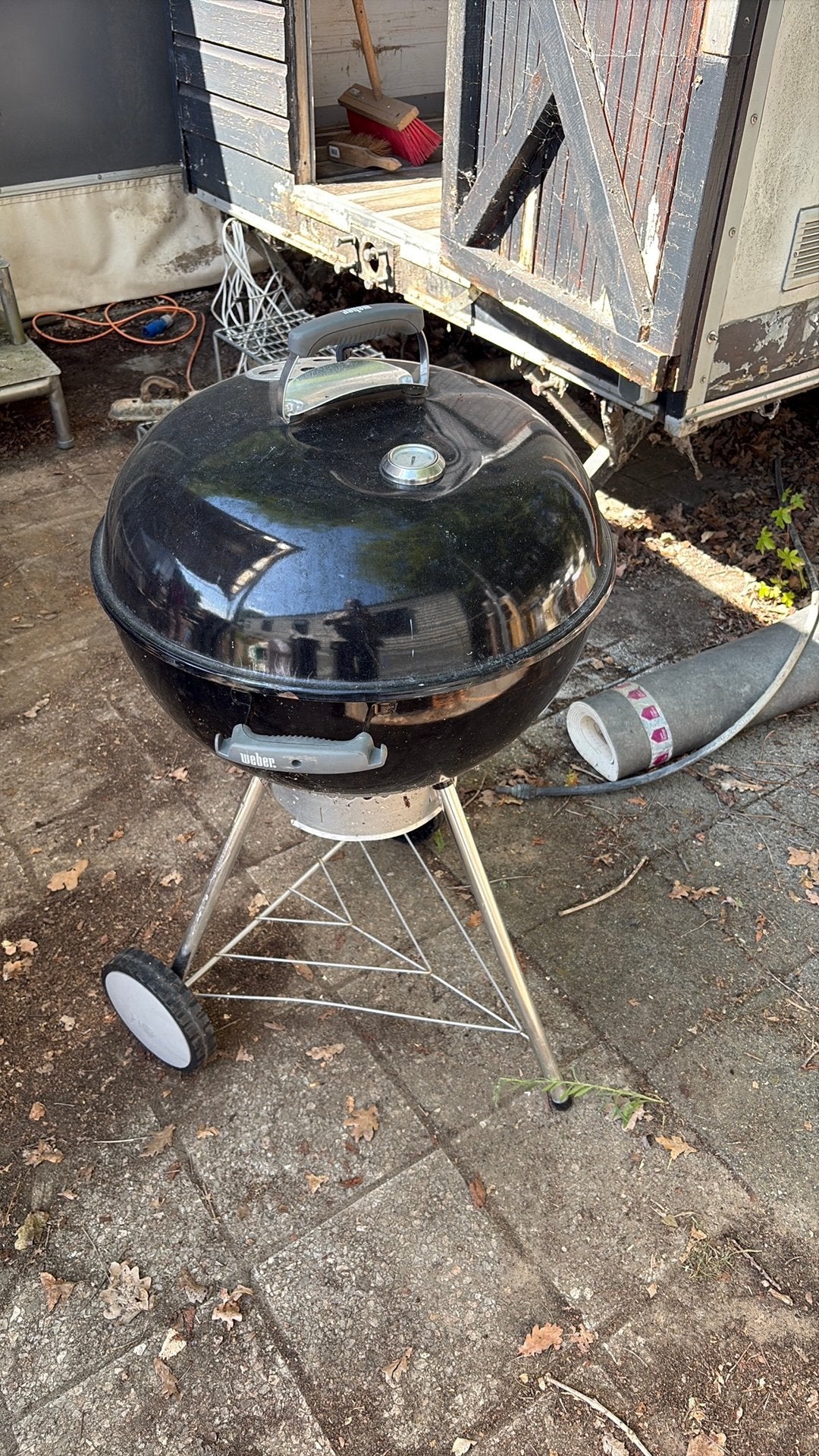 Weber houtskool barbecue 57cm, Tuin en Terras, Houtskoolbarbecues, Ophalen, Zo goed als nieuw