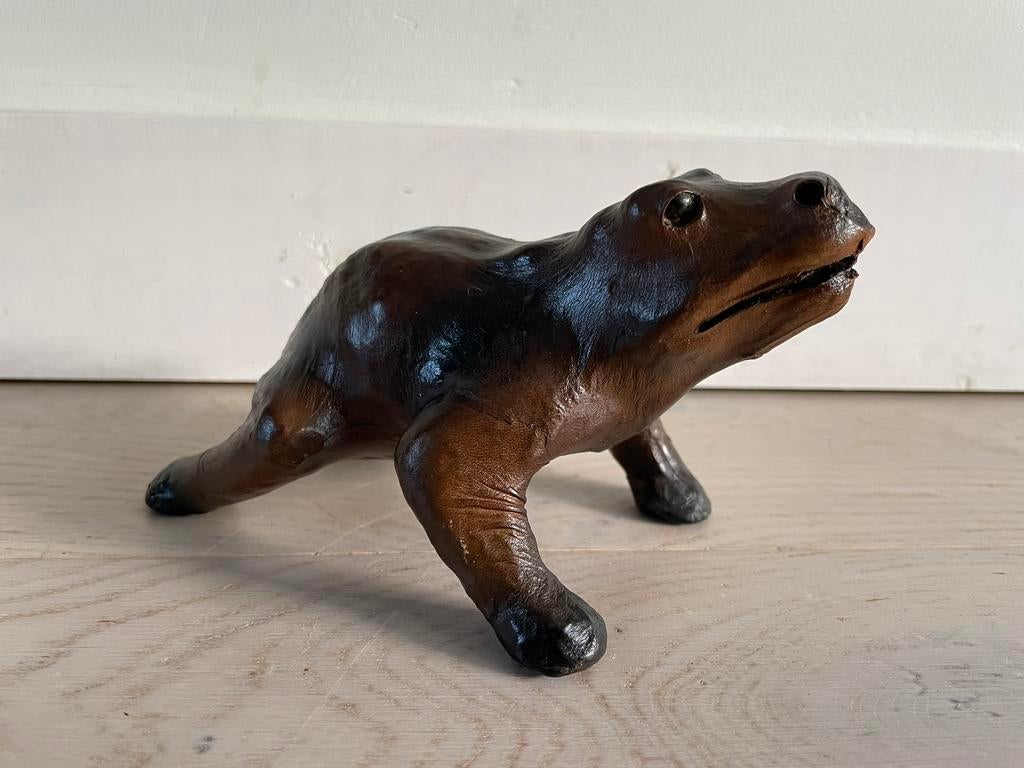 Lederen beeldje, kikker, Verzamelen, Dierenverzamelingen, Ophalen of Verzenden, Gebruikt, Beeldje of Figuurtje