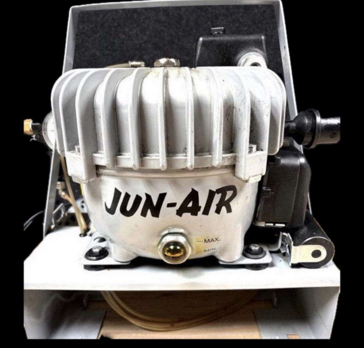 JUN AIR compressor super stil, Doe-het-zelf en Verbouw, 100 liter of meer, Ophalen of Verzenden, Zo goed als nieuw, Minder dan 200 liter/min