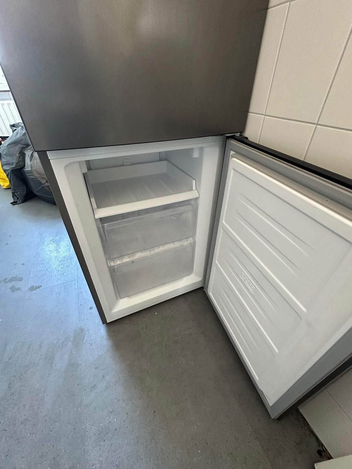 Foto 2 van Veripart Koel-vriescombinatie 253L - Gebruikt
