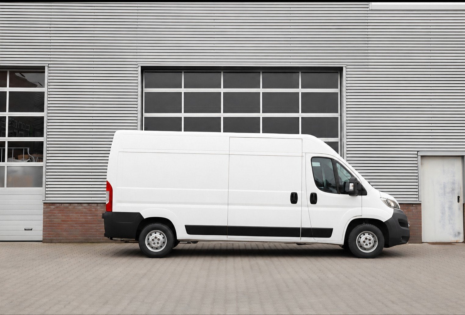 Voordelige verhuisbus huren met chauffeur, 33 - 40 uur, Vanaf 10 jaar, Overige vormen