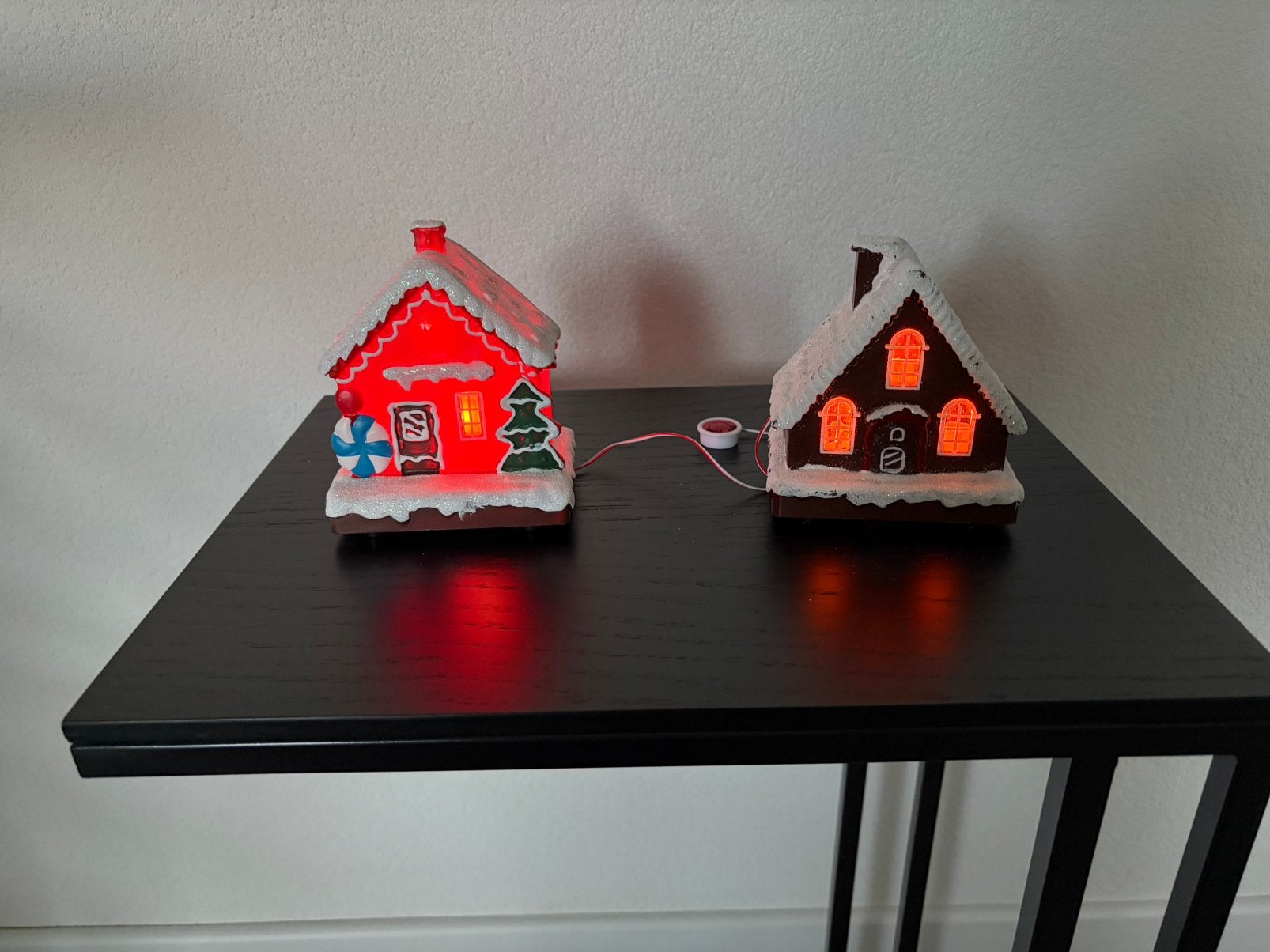 2 leuke, nieuwe kerstdorp huisjes met licht erin, Diversen, Ophalen of Verzenden, Nieuw