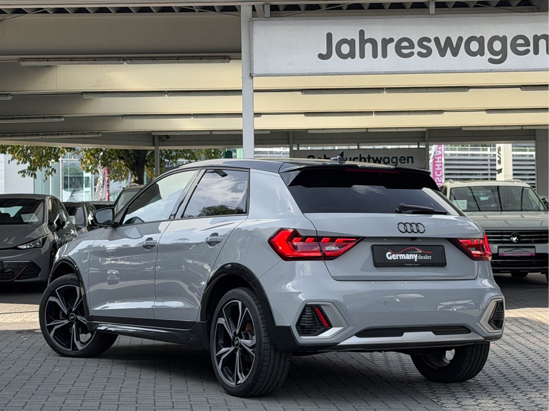 Audi A1 citycarver 30TFSI S-Line M-Led Sfeerverl. Zetels Zwa, Auto's, Audi, Zwart, Met garantie (alle), Leder en Stof, Bedrijf