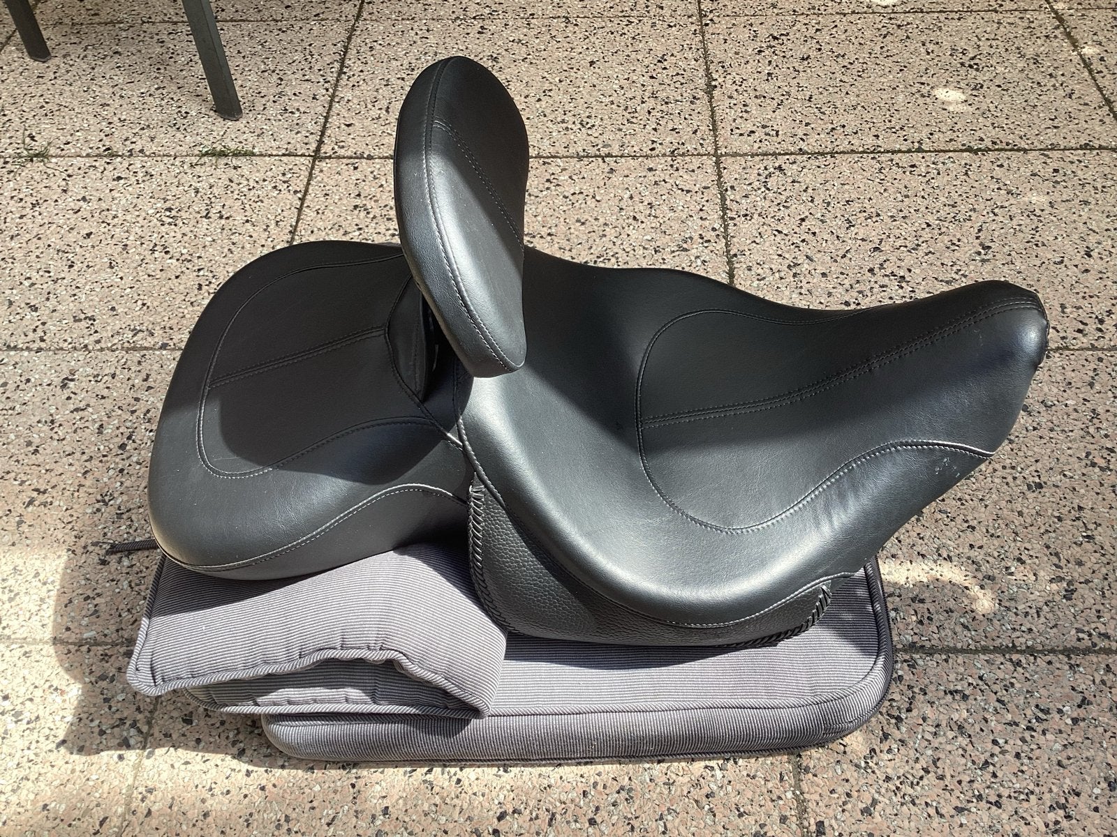 Duo zadel Harley Davidson RDW-92/61-0067 met ruggesteun, Ophalen of Verzenden, Gebruikt