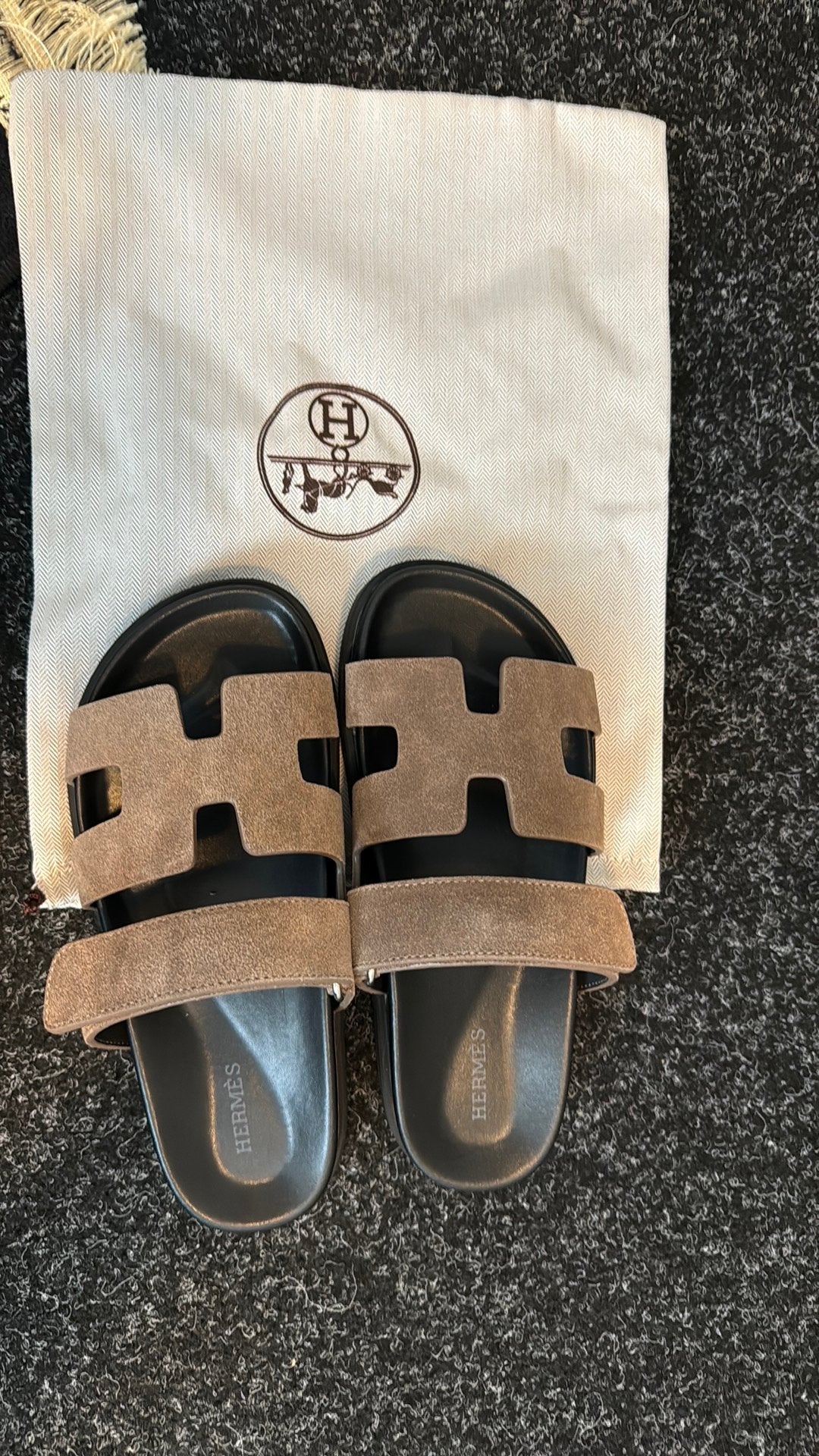 Hermes slippers 39, Ophalen of Verzenden, Zo goed als nieuw, Zwart