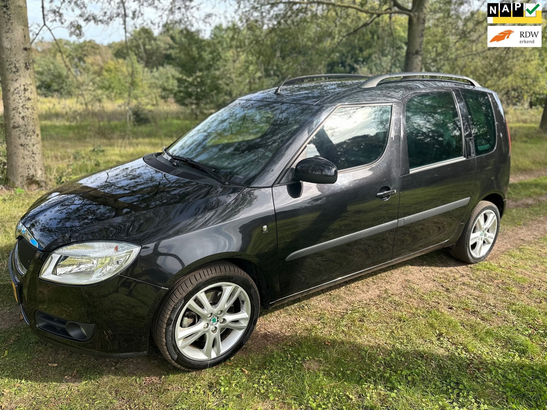 Skoda Roomster 1.6-16V Style Automaat NAP APK 06-03-2027, Auto's, 450 kg, Gebruikt, 4 cilinders, Roomster