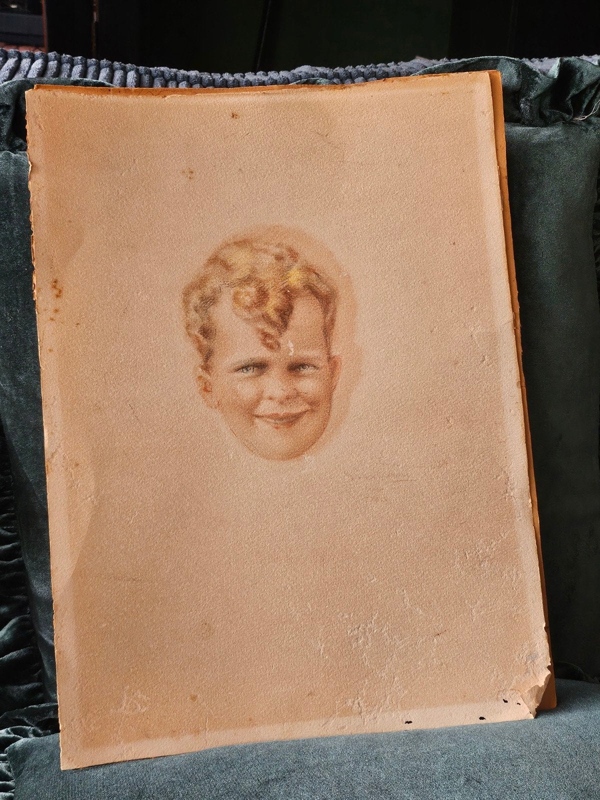 Zoldervondst: Vintage portret van een lachende jongen, Antiek en Kunst, Ophalen of Verzenden, Tekening, Potloodtekening, Origineel
