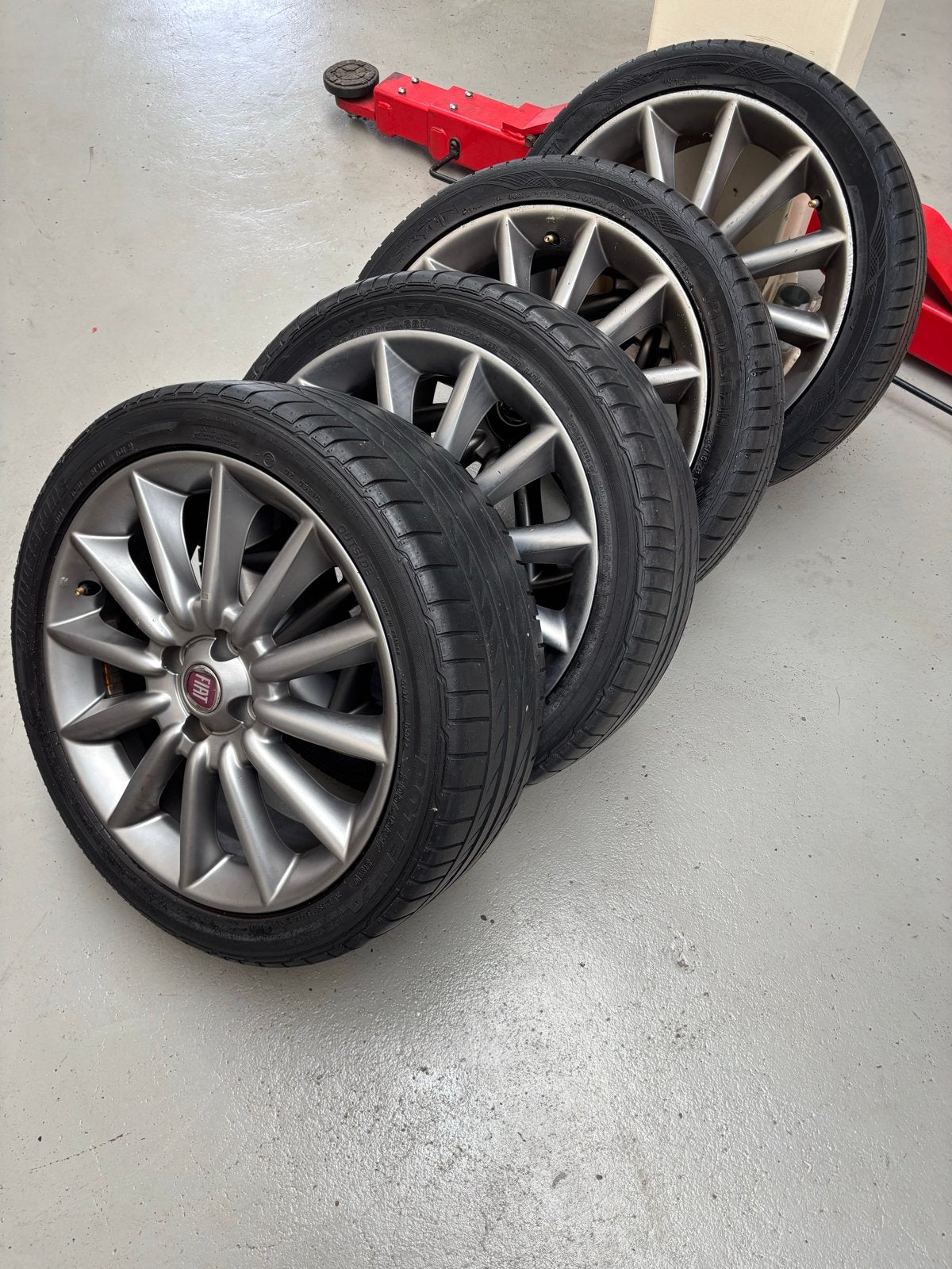 Fiat Punto 17 inch velgen met zomerbanden 205/45R17, Auto-onderdelen, Ophalen, Gebruikt, Banden en Velgen, 17 inch