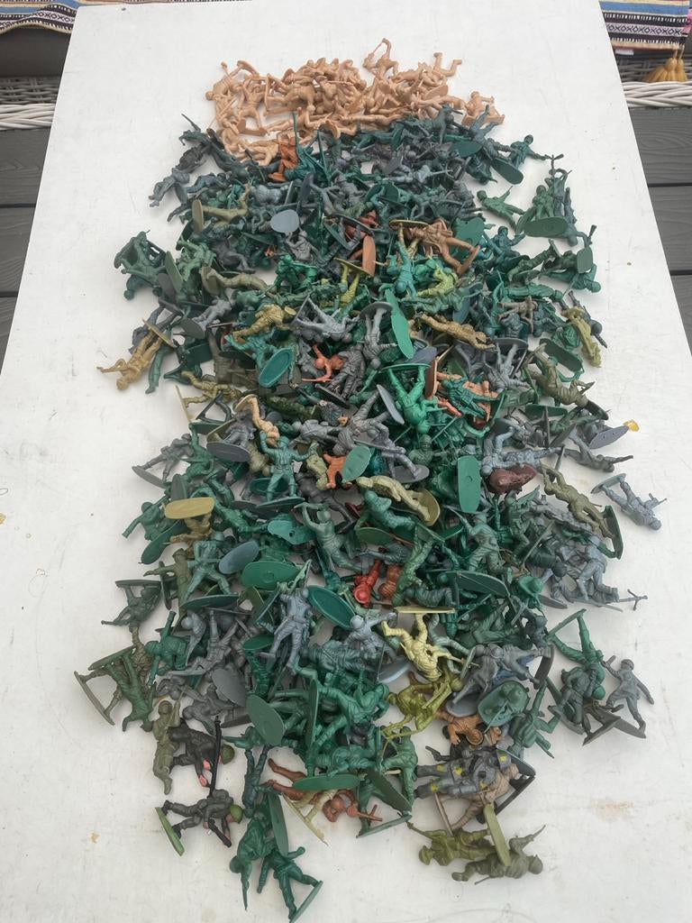 Grote verzameling soldaatjes - diverse kleuren en poses, Verzamelen, Poppetjes en Figuurtjes, Ophalen of Verzenden, Gebruikt