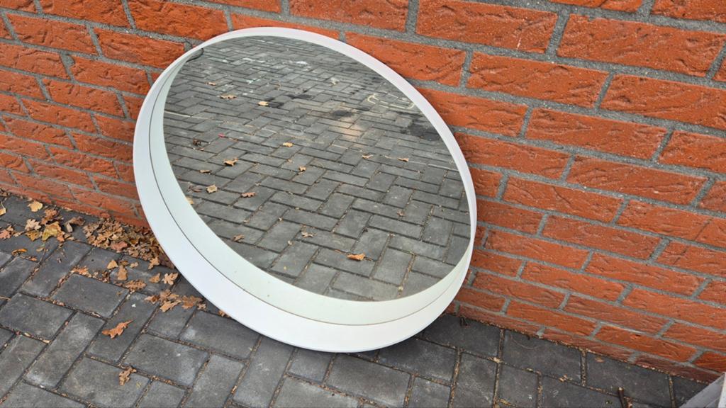 IKEA Rotsund Spiegel - Rond, Wit Frame, Huis en Inrichting, Woonaccessoires | Spiegels, Ophalen, Gebruikt, Rond, 75 tot 100 cm