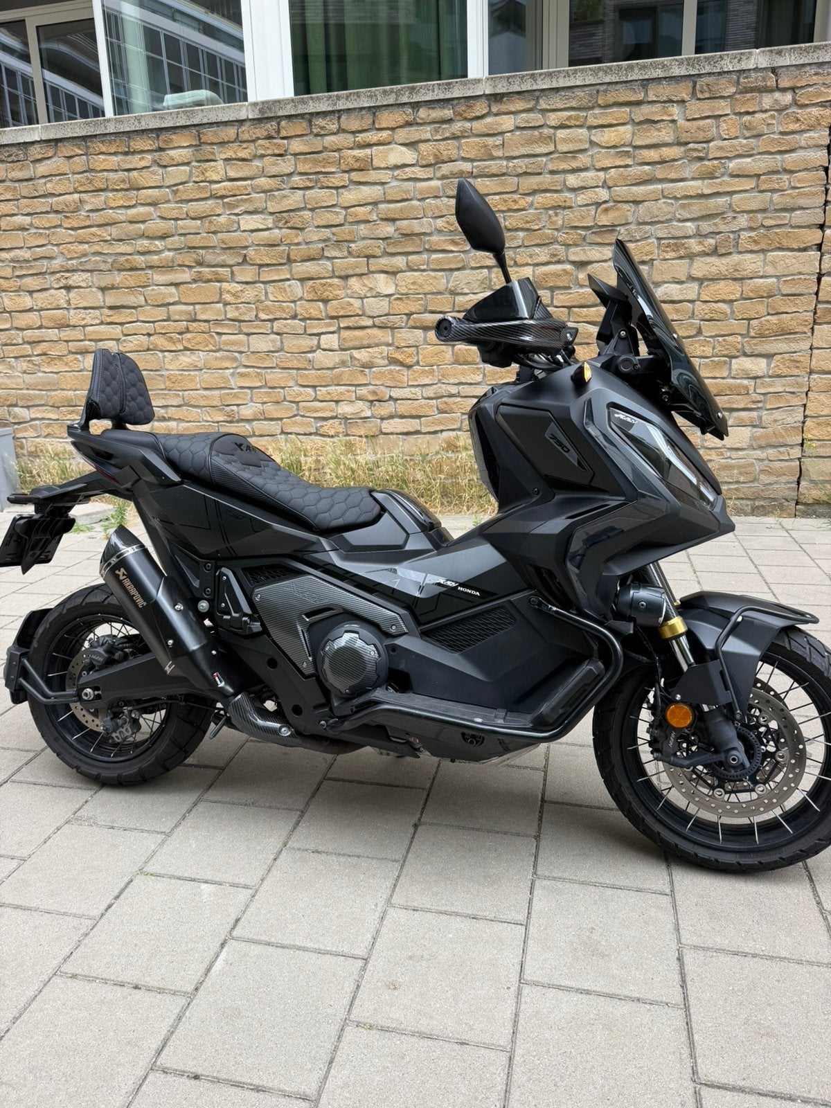 Mat Zwart Honda X-ADV 750 2024 Carplay Akra x adv carbon, 750 cc, Motorrijbewijs A, Gebruikt, Particulier