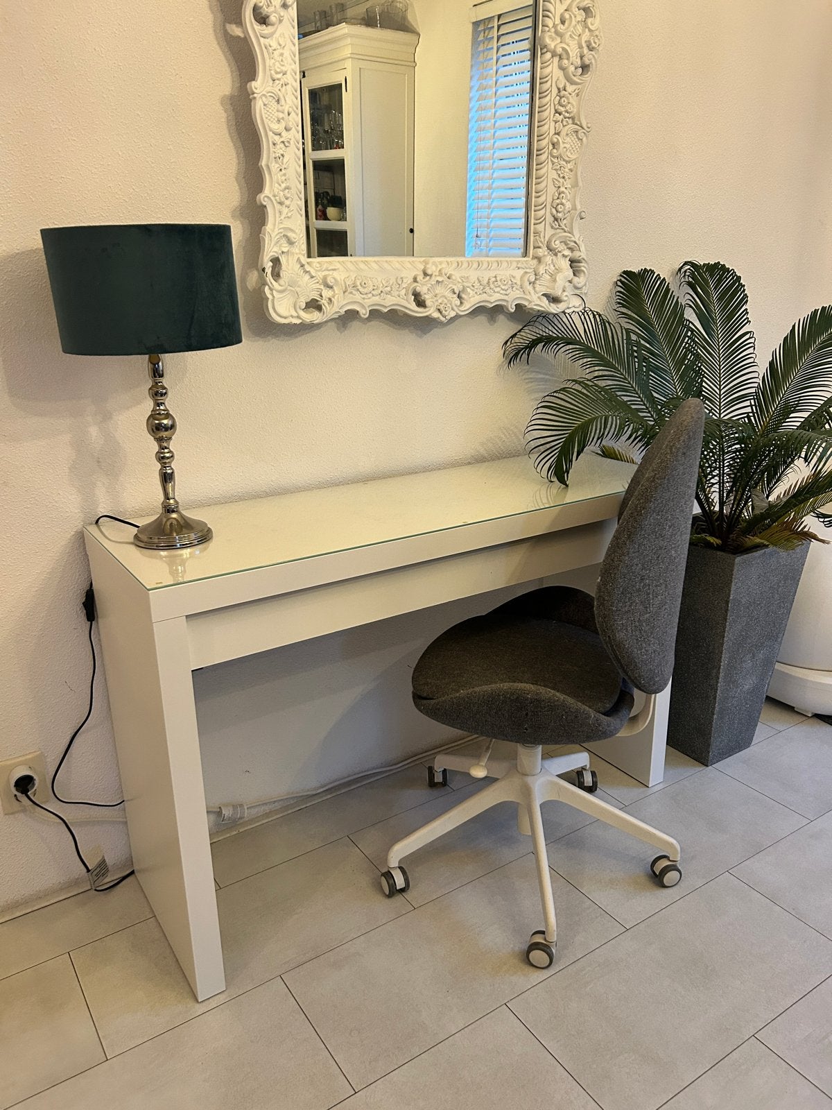 IKEA HATTEFJÄLL Bureaustoel Grijs + MALM Make-up Tafel Wit, Huis en Inrichting, Bureaustoelen, Gebruikt, Bureaustoel, Grijs, Ophalen