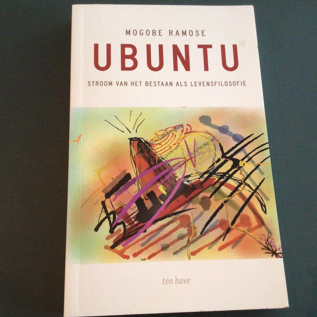 Mogobe Ramose - Ubuntu, Boeken, Filosofie, Zo goed als nieuw, Ophalen of Verzenden