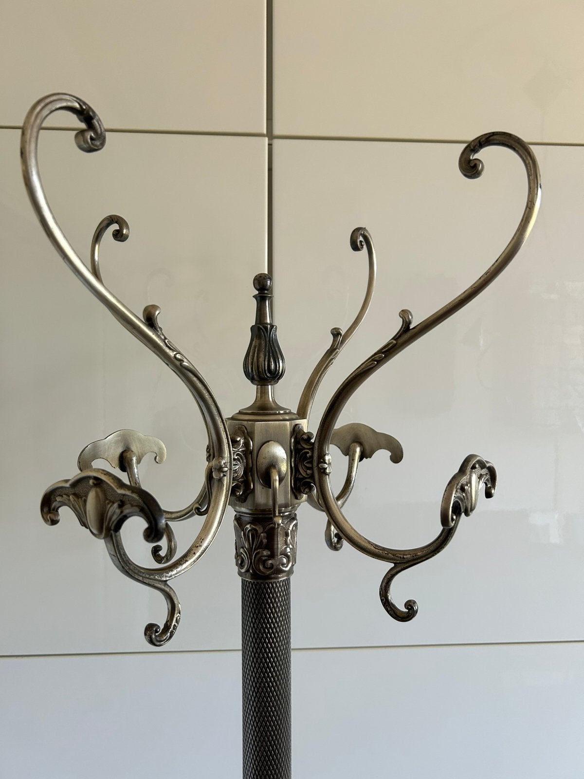 Vintage Holywood regency style staande kapstok (wit metaal), Huis en Inrichting, Ophalen, Zo goed als nieuw, Metaal, Staande kapstok