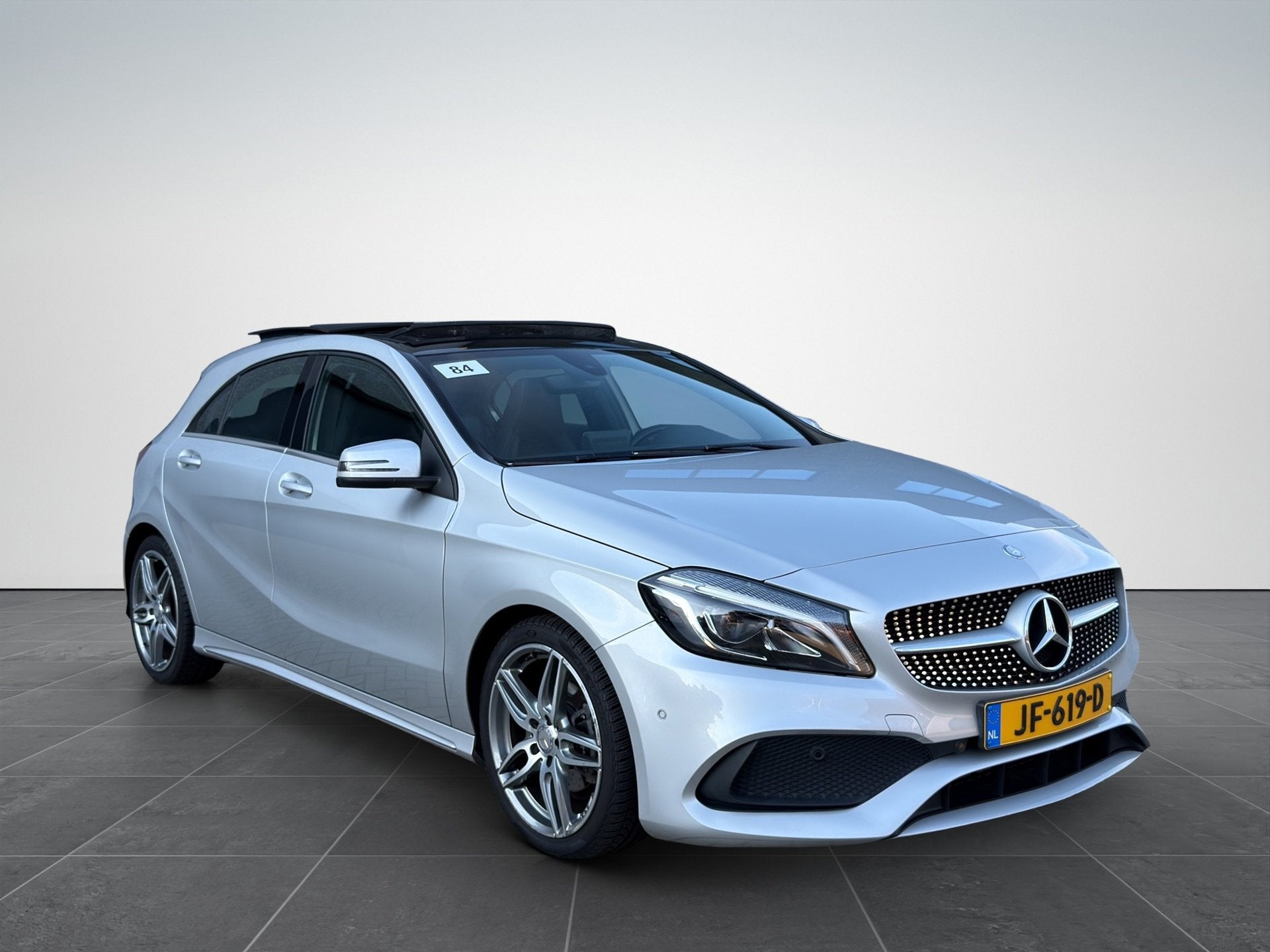 Mercedes-Benz A-klasse 180 AMG pakket|Pano|Led|Ambient Light, Auto's, 4 cilinders, 122 pk, 19 km/l, Zilver of Grijs