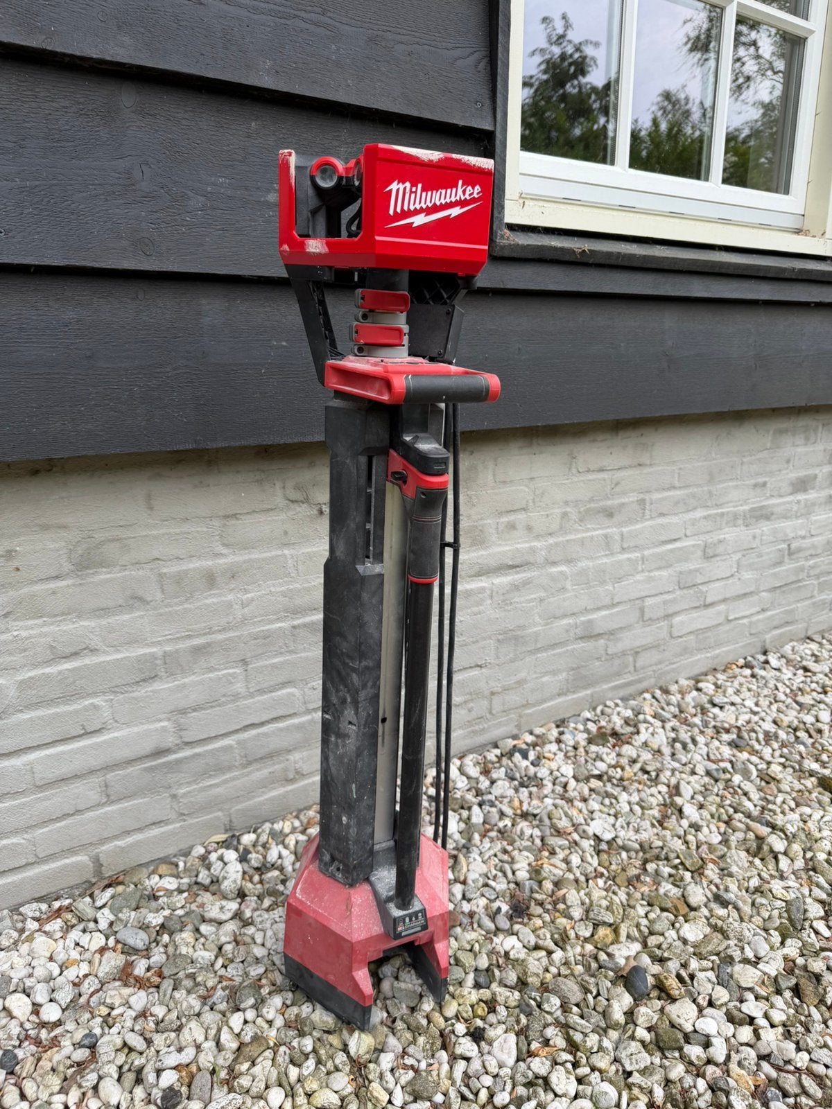 Milwaukee bouwlamp, Ophalen, Gebruikt, Met statief, Lamp
