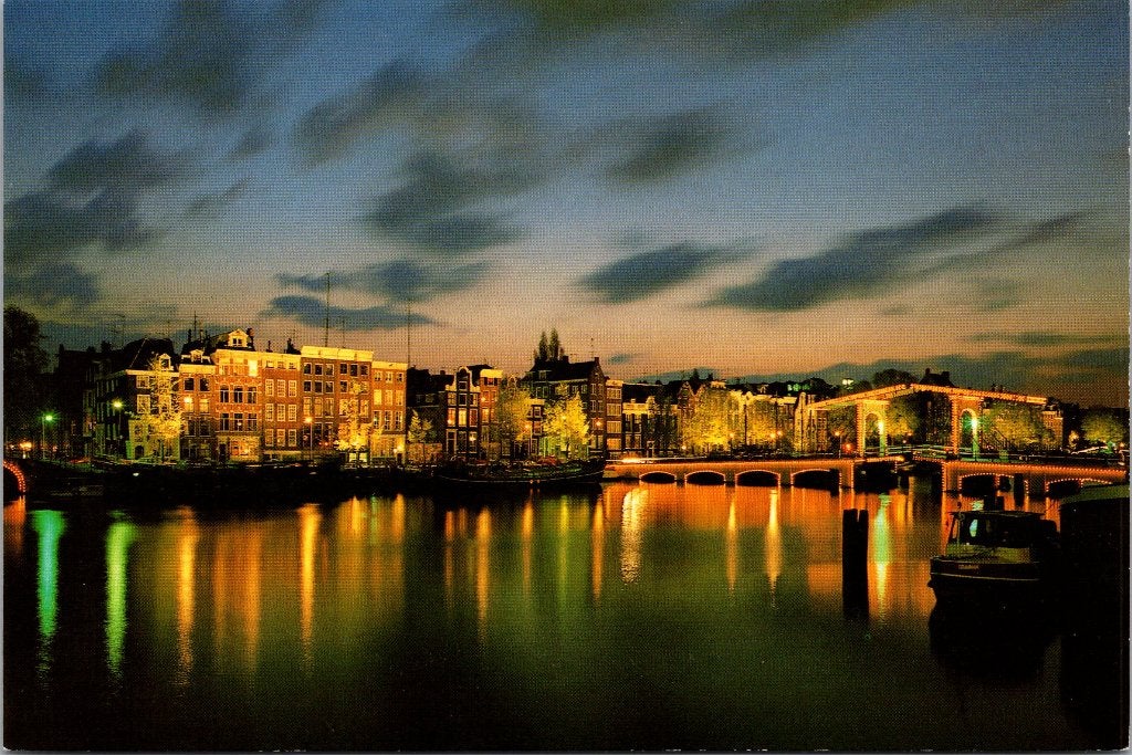 Amsterdam Magere Brug Avond - 10 oude ansichtkaarten, Ophalen of Verzenden, 1960 tot 1980, Gelopen, Noord-Holland