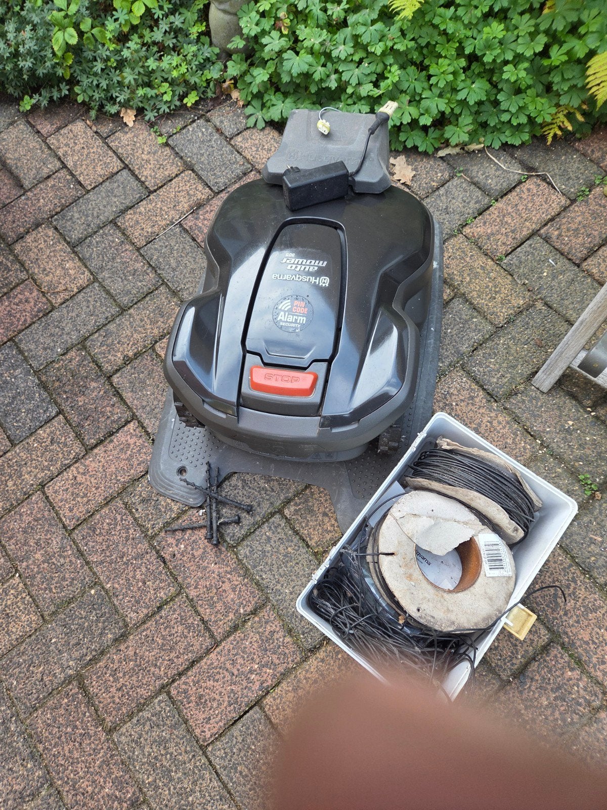 Husqvarna 305 robot grasmaaier wegens overcompleet., Ophalen, Gebruikt, 20 tot 25 cm, Husqvarna 310