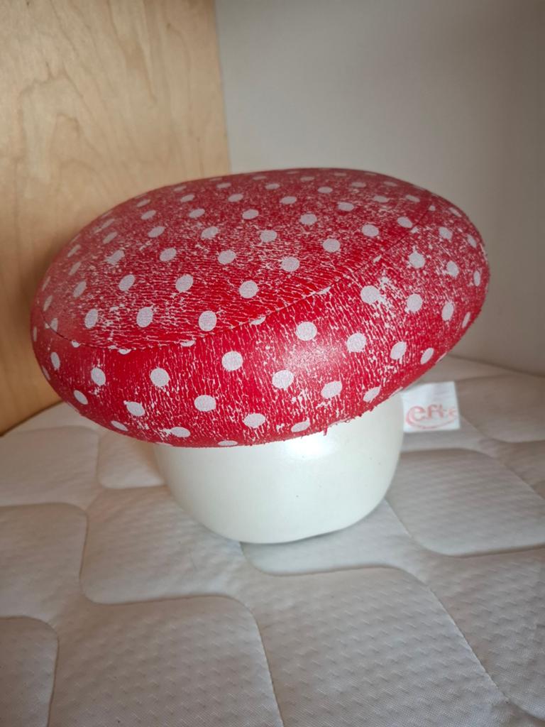 Paddestoel krukje rood met witte stippen efteling, Ophalen of Verzenden, Gebruikt, Overige materialen