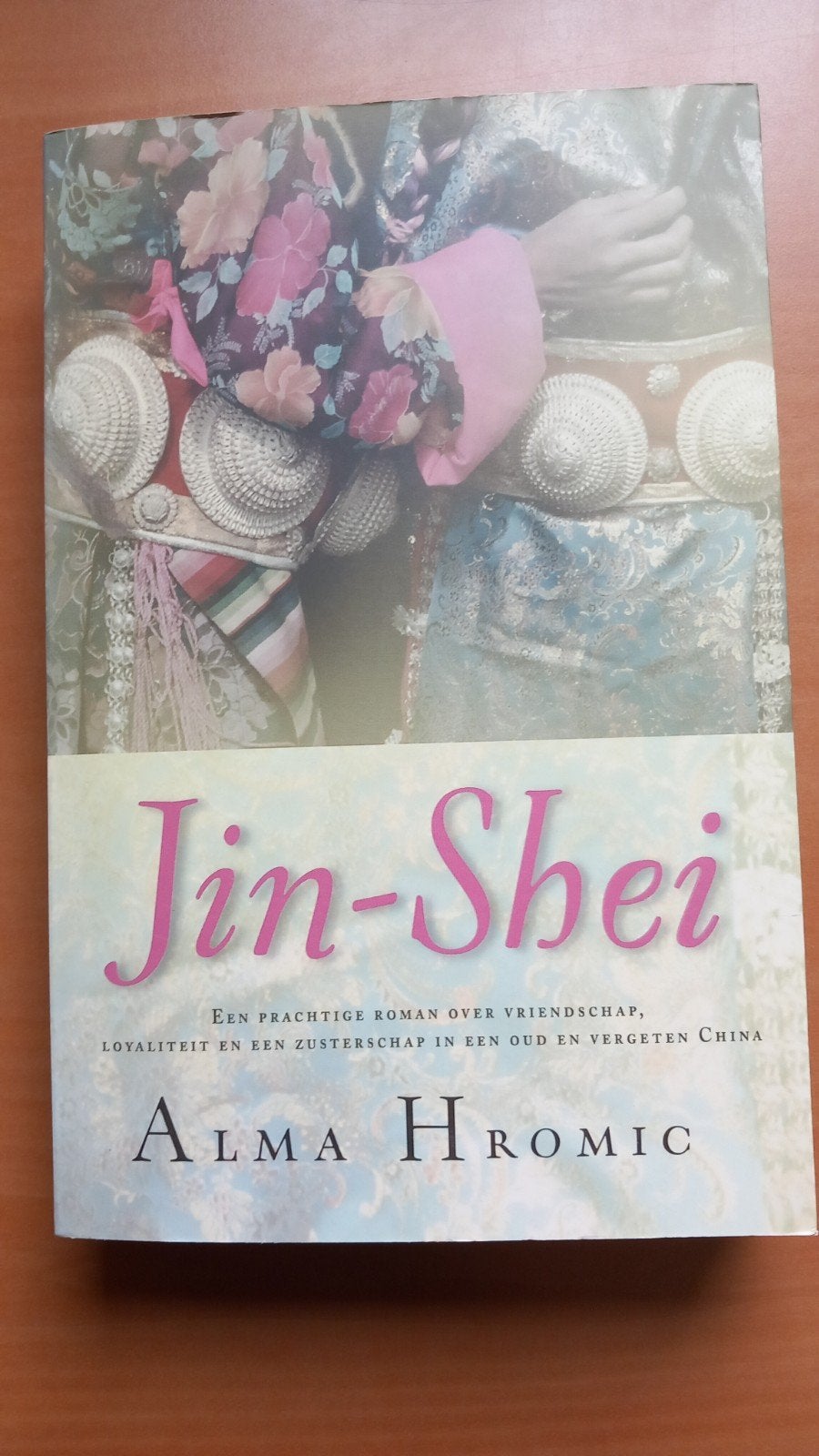 Jin-Shei - Alma Hromic (Roman over vriendschap), Ophalen of Verzenden, Zo goed als nieuw, Alma Hromic, Nederland
