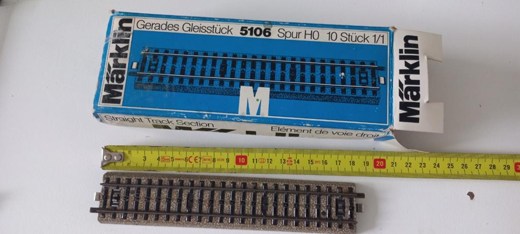 Märklin M-rails: Rechte en gebogen rails (5100, 5106), Hobby en Vrije tijd, Modeltreinen | H0, Wisselstroom, Gebruikt, Rails, Ophalen of Verzenden