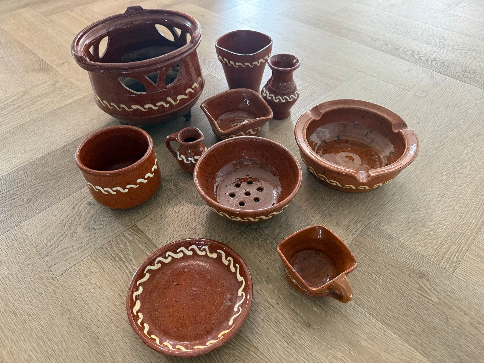 Workumer Aardewerk set van 9 stuks, handgemaakt, Antiek en Kunst, Ophalen of Verzenden