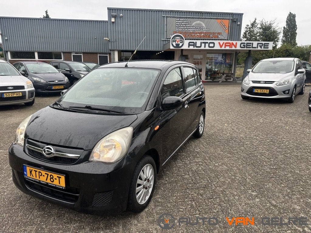 Daihatsu Cuore 1.0 Premium 5Drs Airco Zwart Zuinige Auto, Auto's, Daihatsu, Voorwielaandrijving, 4 stoelen, Cuore, Zwart