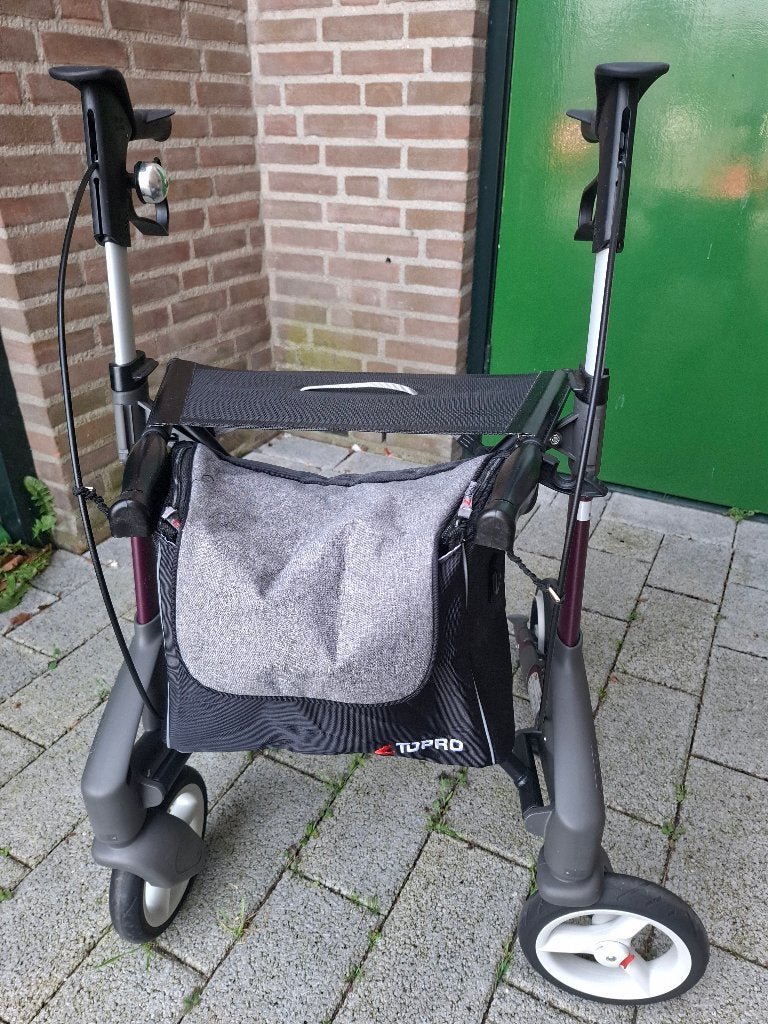 rollator topro trojo G5   met    zitje lichtgewicht lees.nw,, Ophalen of Verzenden, Opvouwbaar, Zo goed als nieuw