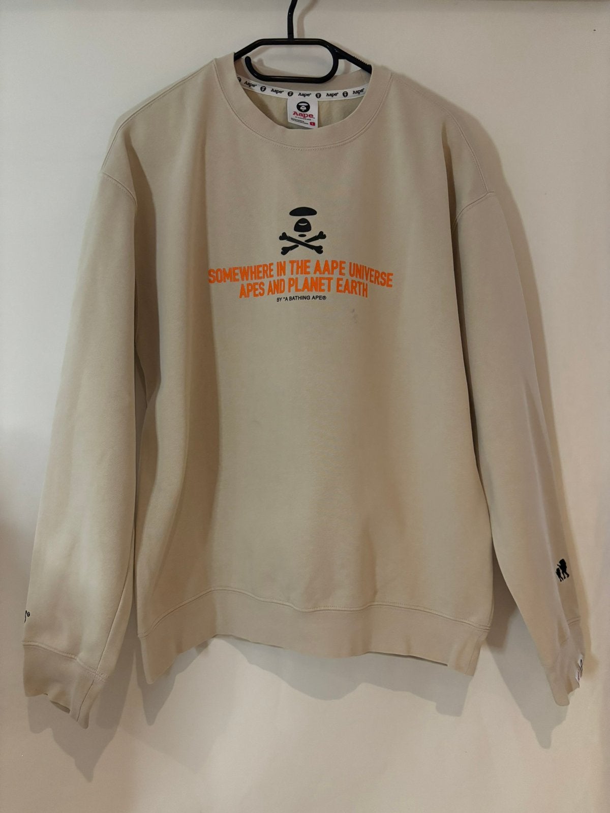 A bathing ape sweater met leuke voor en achterkant maat s., Ophalen of Verzenden, Zo goed als nieuw, Maat 46 (S) of kleiner, Beige
