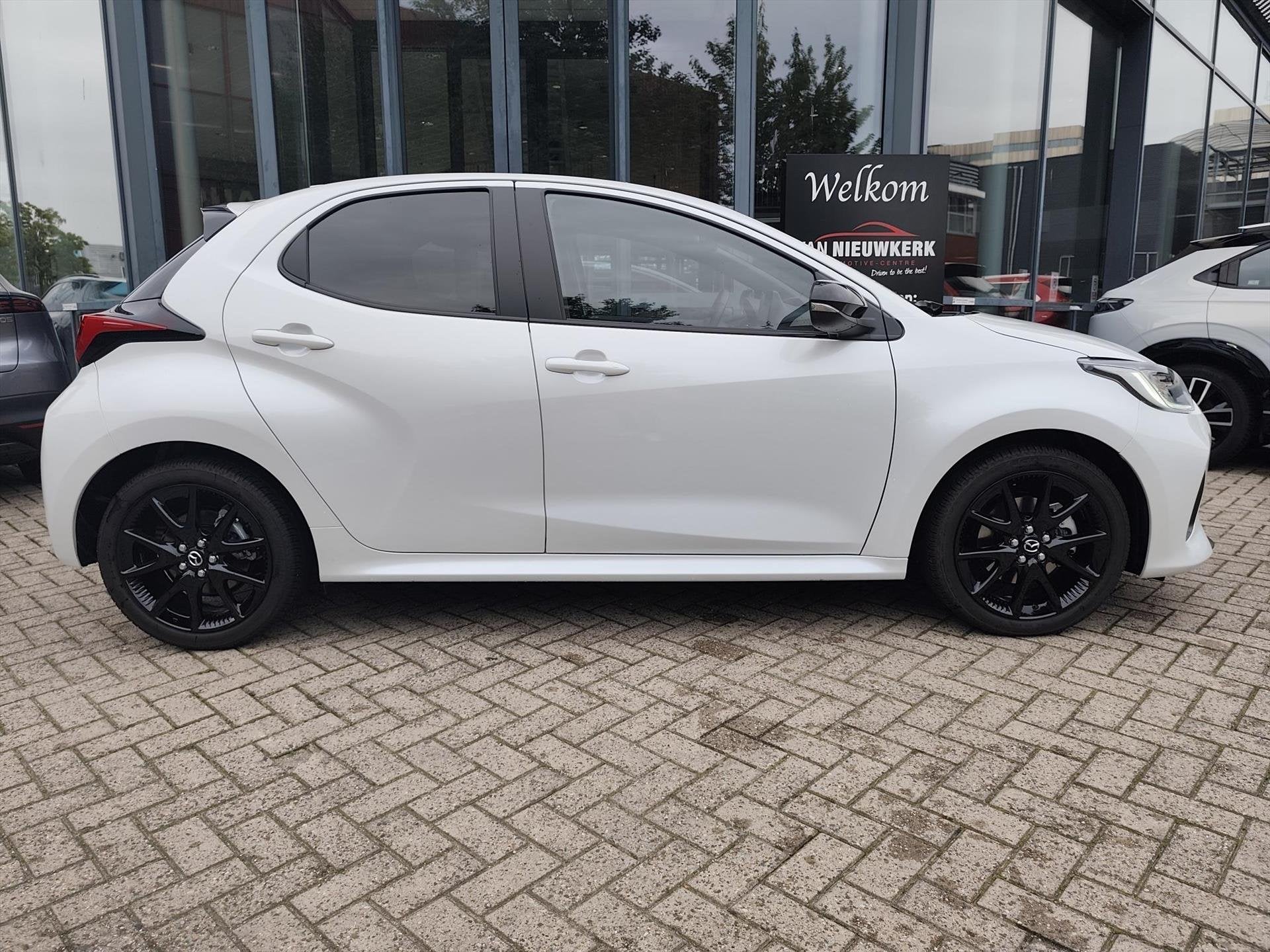 MAZDA 2 Hybrid 1.5 Hybrid 116pk CVT Homura | Navi via Apple, Auto's, Automaat, Gebruikt, 450 kg, Wit