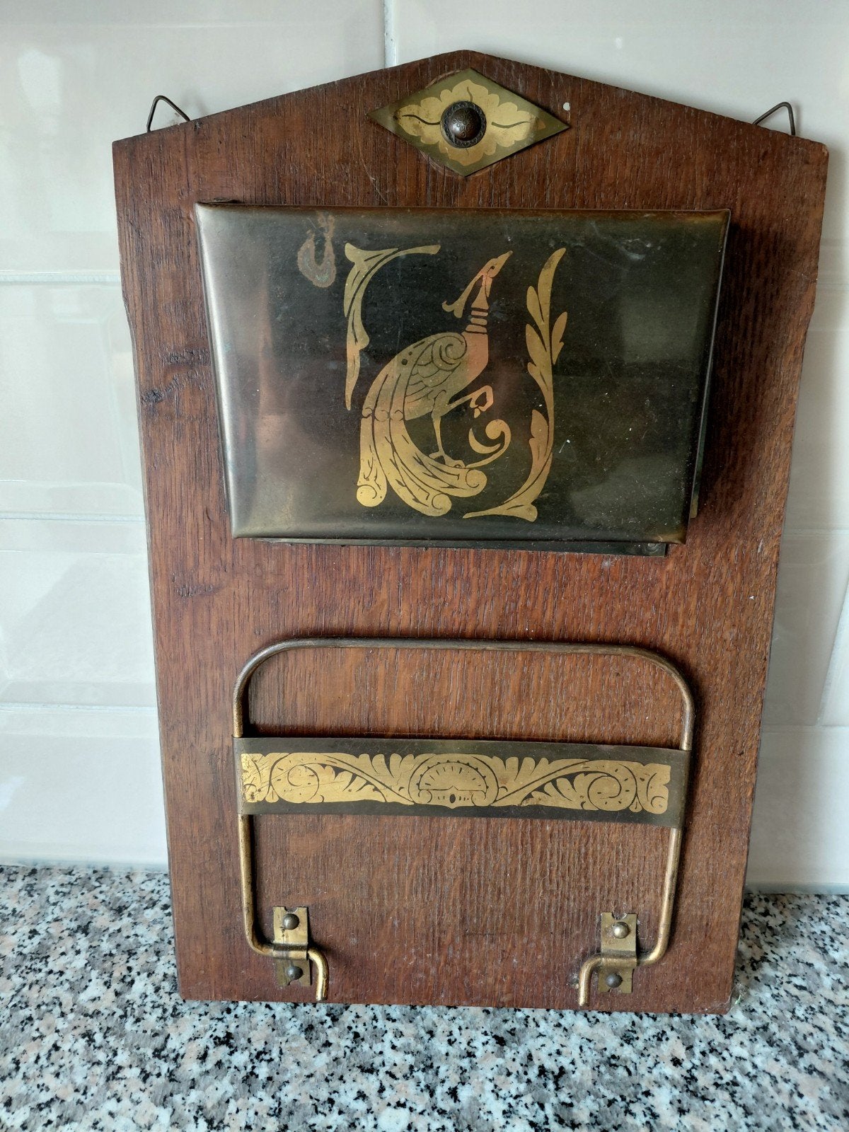 Antieke houten brievenhouder met messing decoratie, Ophalen of Verzenden