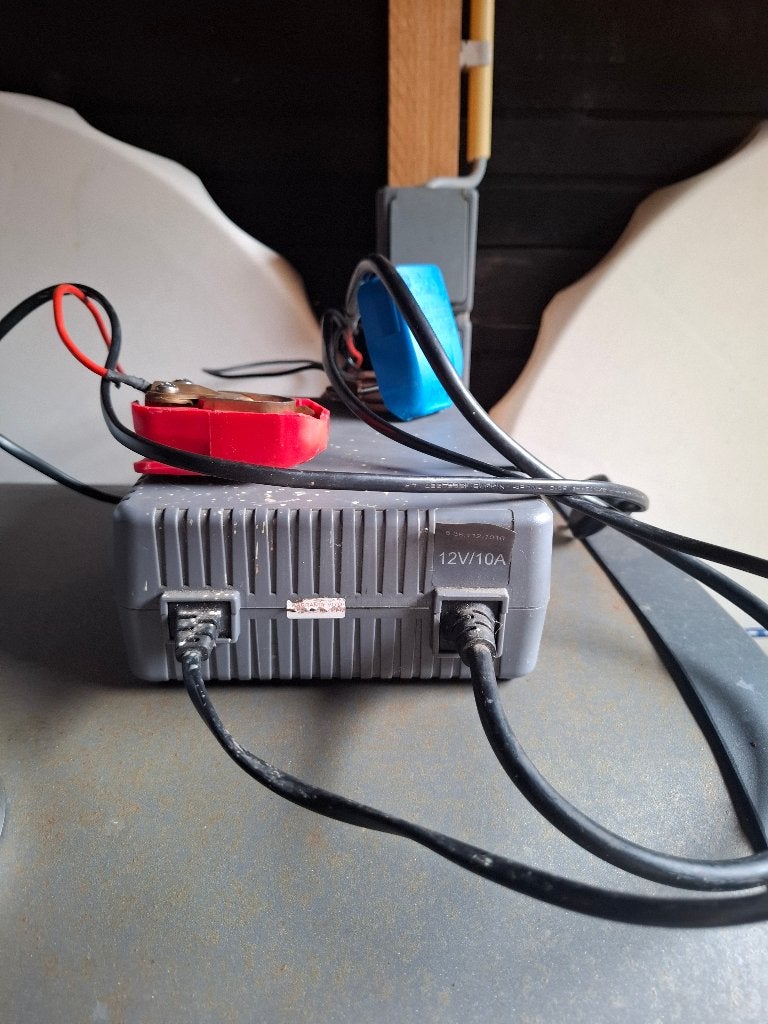 Reich Impulse R10 acculader 12V/10A, Gebruikt