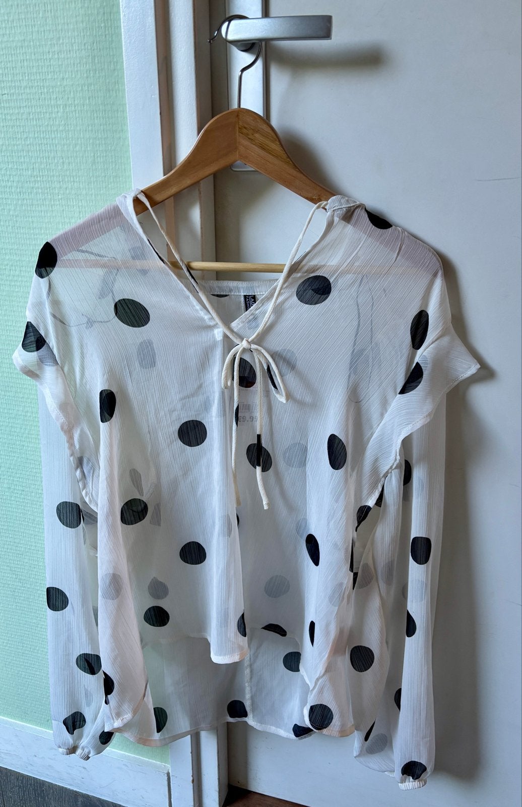Blouse met zwarte stippen van Wibra | nieuw met prijskaartje, Kleding | Dames, Ophalen of Verzenden, Nieuw, Maat 38/40 (M), Wit