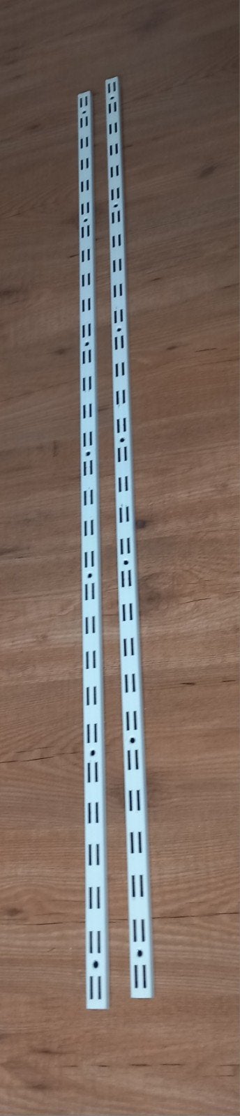 Twee witte wandrails voor planken, Ophalen, Gebruikt