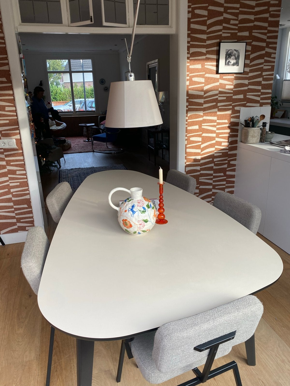 Eettafel Leolux type Bondi met zwarte poten, Huis en Inrichting, Tafels | Eettafels, Ophalen, Overige materialen, Modern design