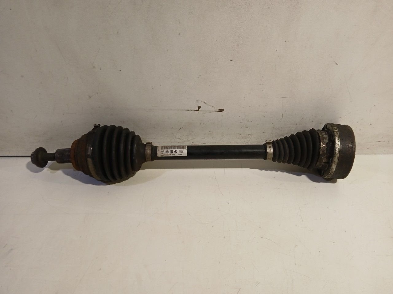 Aandrijfas links voor Audi A3, Auto-onderdelen, Onderdelen@venauto.nl, Van der Ven Autorecycling B.V., Gebruikt, Ettenseweg 76, 4706 PB Roosendaal, The Netherlands