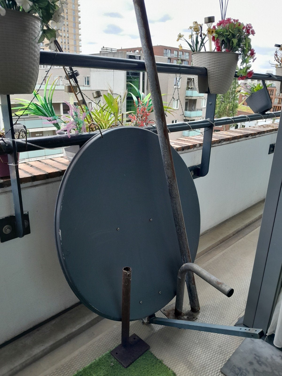 Gebruikte schotelantenne met standaard, Ophalen of Verzenden, Gebruikt, (Schotel)antenne, Overige merken