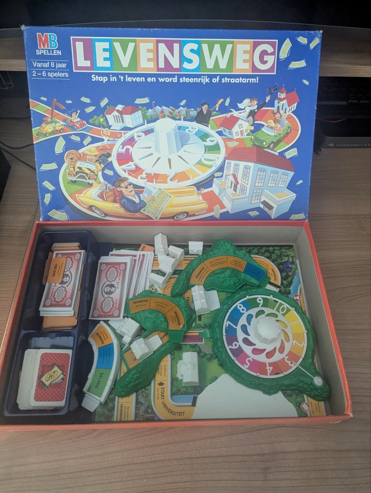 Levensweg bordspel - Klassiek familieplezier, Hobby en Vrije tijd, Drie of vier spelers, Ophalen of Verzenden, Gebruikt, MB Spellen