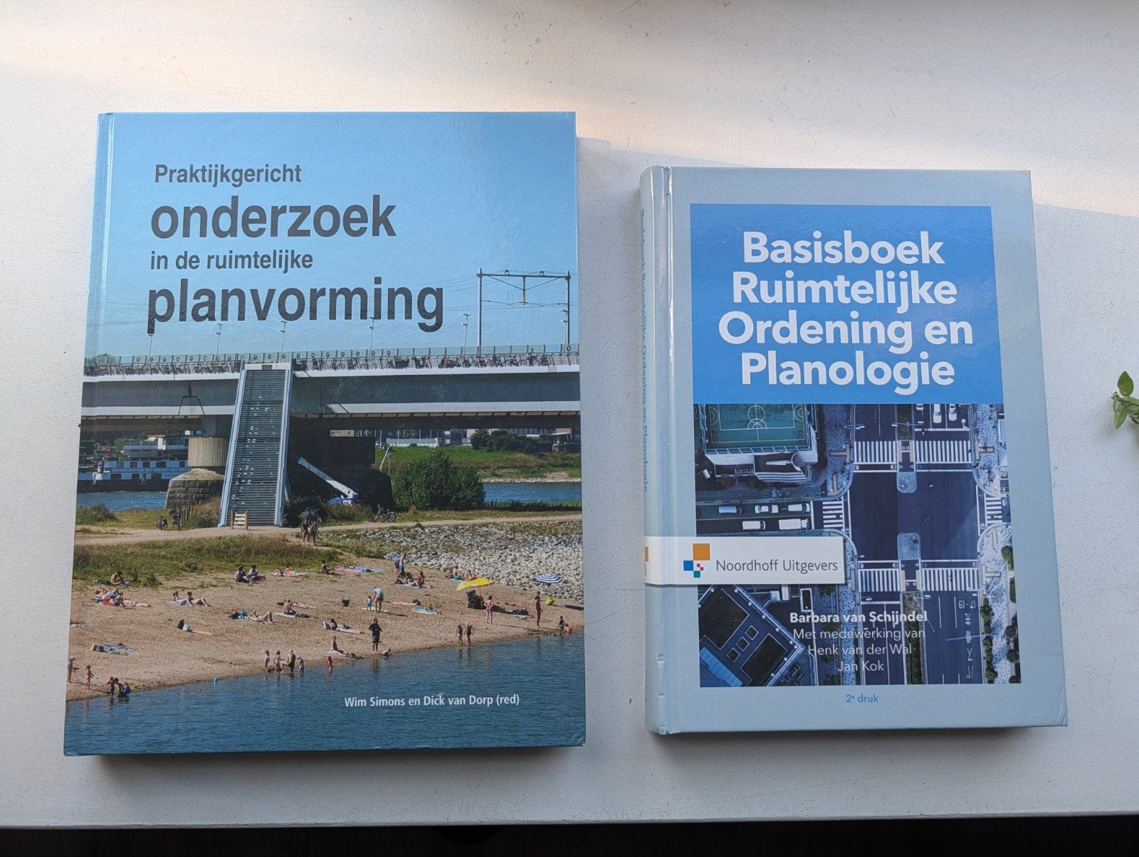 Boeken Ruimtelijke Ordening en Planologie (2 stuks), Boeken, Zo goed als nieuw, Wim Simons, Dick van Dorp, Barbara van Schijndel