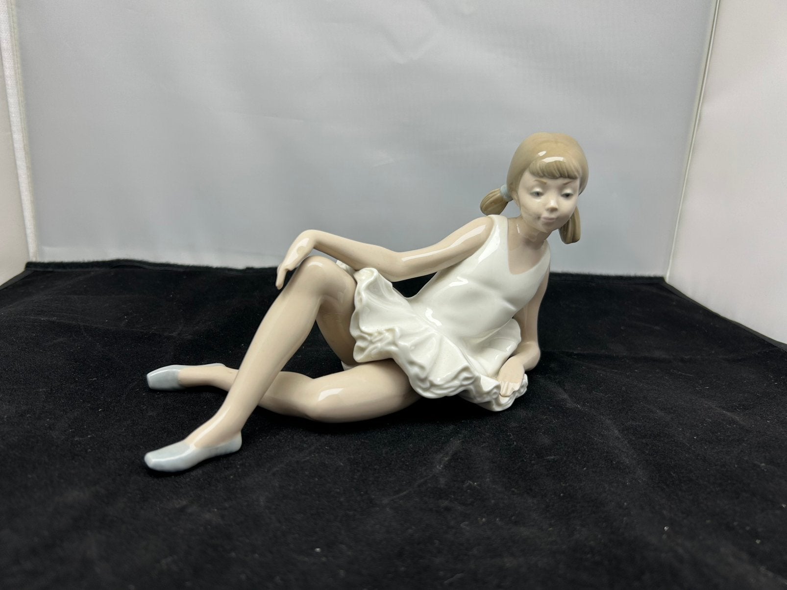 Origineel NAO by Lladro Beeldje Liggende Ballerina, Ophalen, Zo goed als nieuw, Porselein, Beeldje(s)