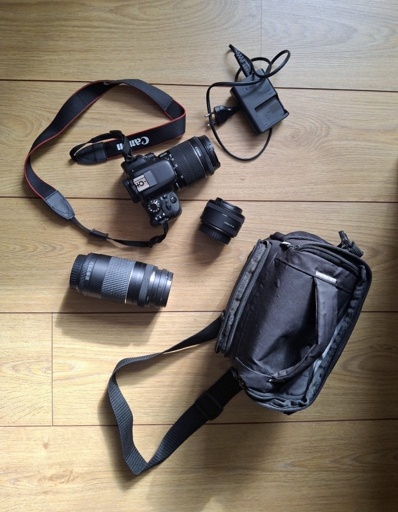 Canon EOS 100D + 3 lenzen, een oplader en cameratas, Audio, Tv en Foto, Fotocamera's Digitaal, Gebruikt, Spiegelreflex, Canon
