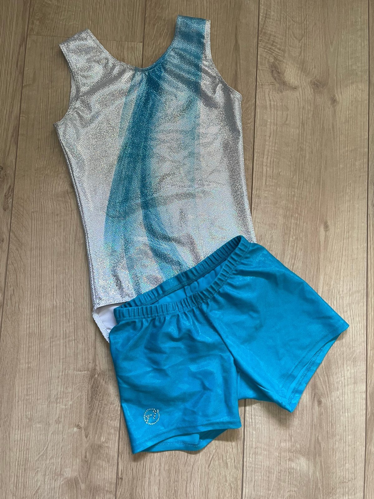 Gaaf turnpakje en bijpassend broekje 152 TT gymnastics, Ophalen of Verzenden, Zo goed als nieuw, Meisje, Sport- of Zwemkleding