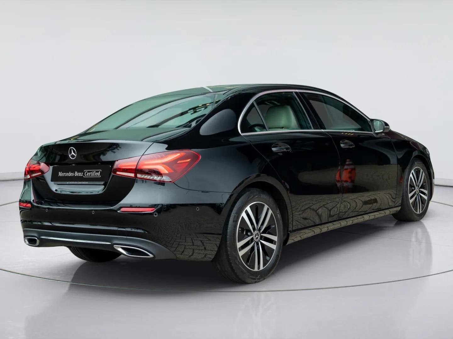 Mercedes-Benz A-Klasse Limousine 180 Business Solution, Auto's, Dealer onderhouden, 136 pk, 4 cilinders, Leder en Stof