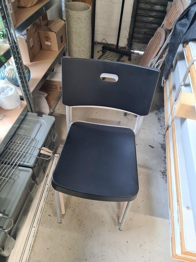 Ikea stapelbare stoel - zwart, Huis en Inrichting, Stoelen, Ophalen, Kunststof, Zwart, Zo goed als nieuw